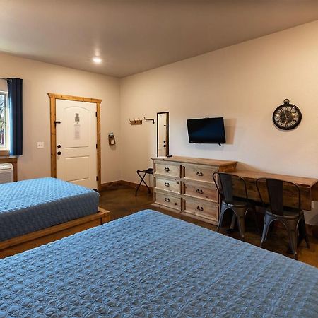 The Woods Lodging Kingston Экстерьер фото