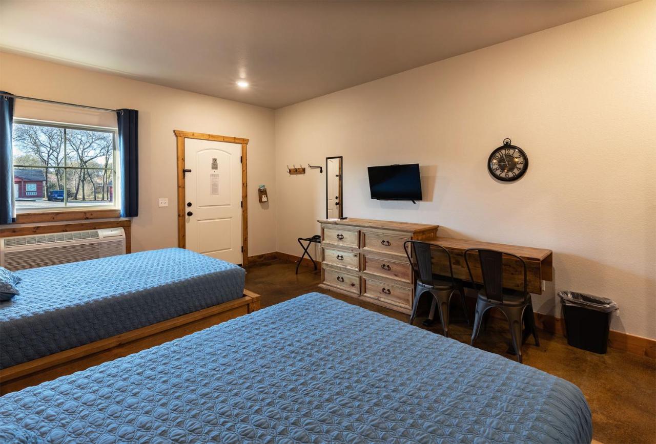 The Woods Lodging Kingston Экстерьер фото