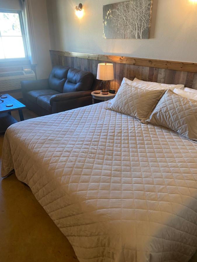 The Woods Lodging Kingston Экстерьер фото